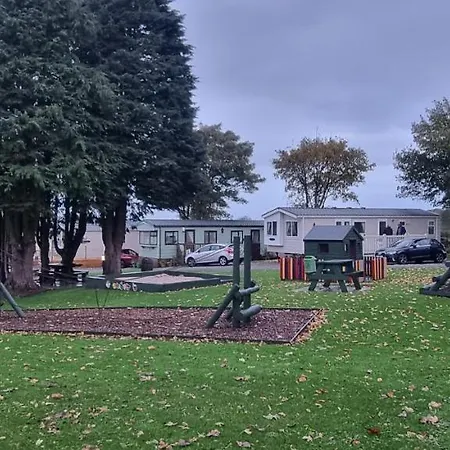 בקתה The Perrycroft At The Beeches Caravan Park *