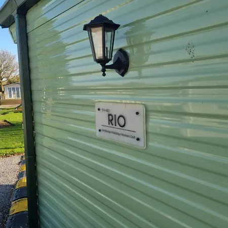 בקתה The Perrycroft At The Beeches Caravan Park
