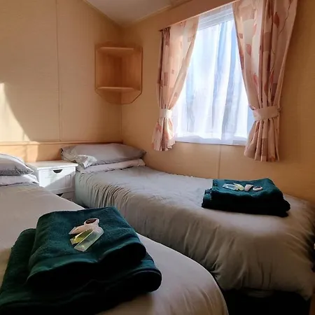 בקתה The Perrycroft At The Beeches Caravan Park